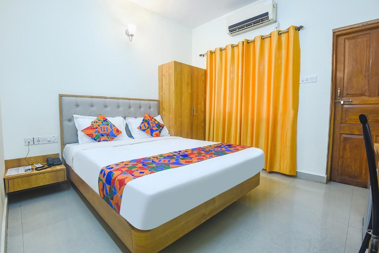 Fabexpress De Classio With Pool - Nr Candolim Beach Hotel Exterior photo