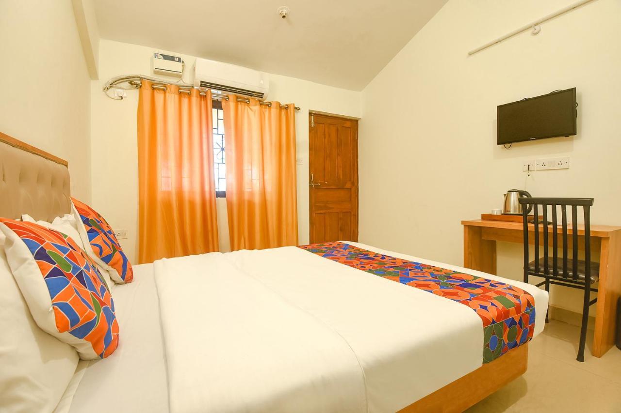 Fabexpress De Classio With Pool - Nr Candolim Beach Hotel Exterior photo