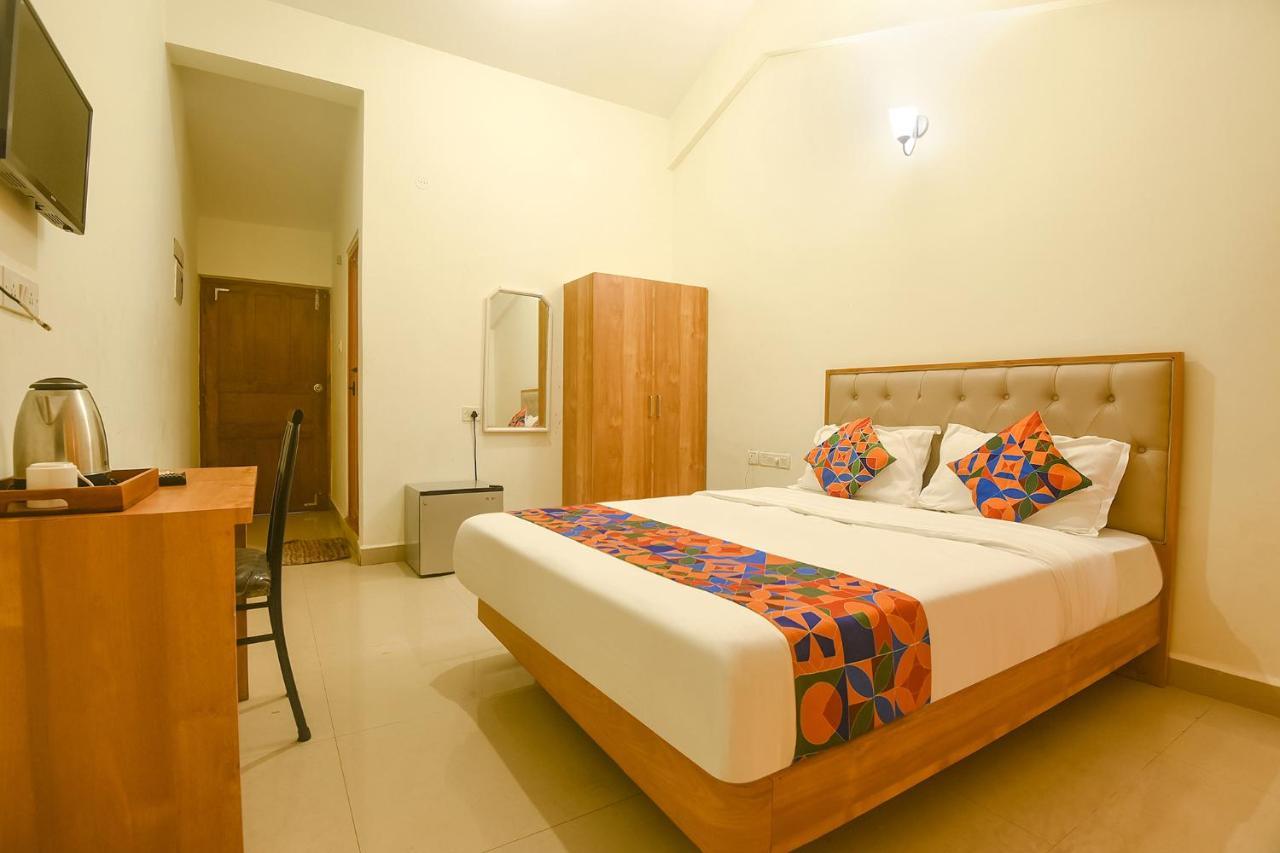 Fabexpress De Classio With Pool - Nr Candolim Beach Hotel Exterior photo
