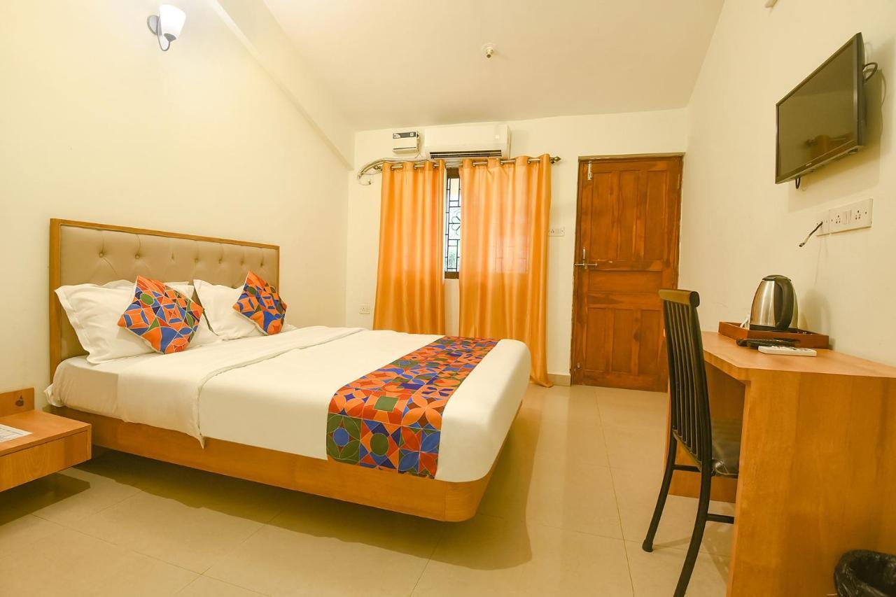 Fabexpress De Classio With Pool - Nr Candolim Beach Hotel Exterior photo