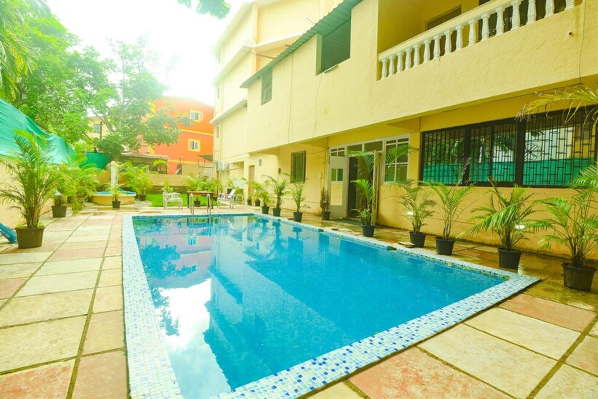 Fabexpress De Classio With Pool - Nr Candolim Beach Hotel Exterior photo